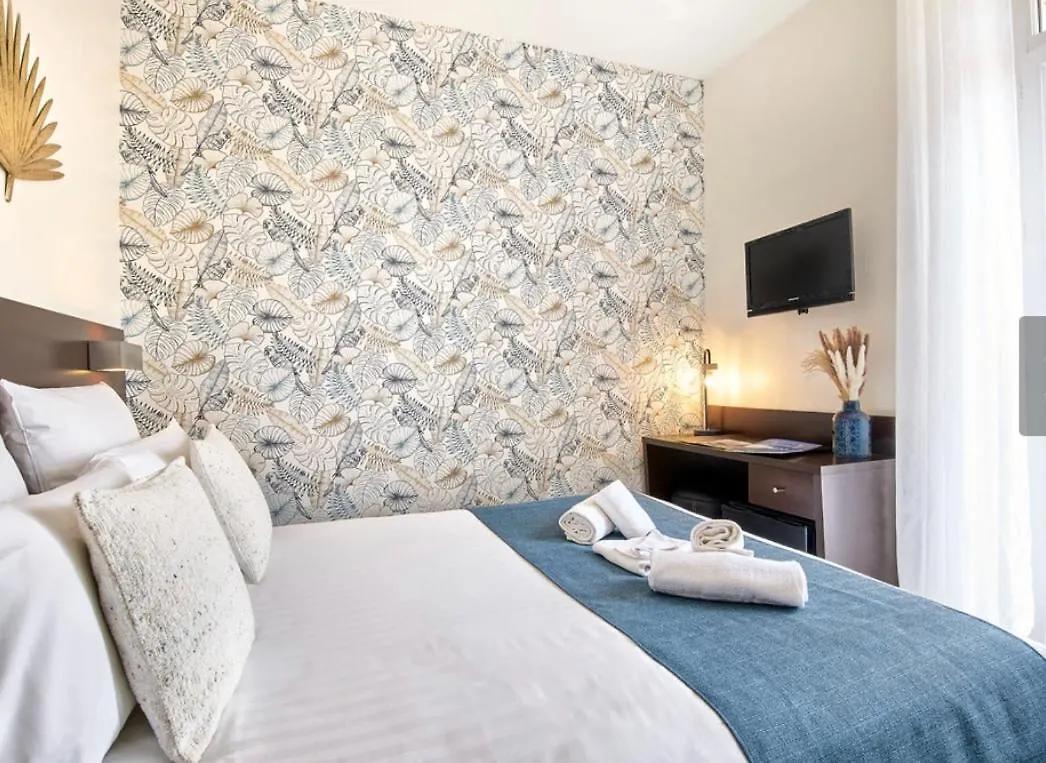 Hotel Du Vieux Port Saint-Raphael  France